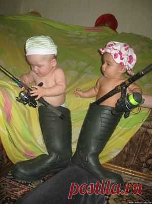 - Вань, а у тебя клюет?))