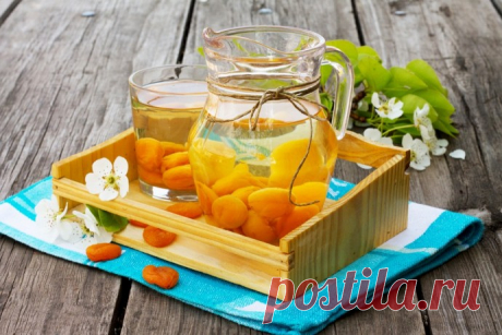 Компот из яблок и кураги