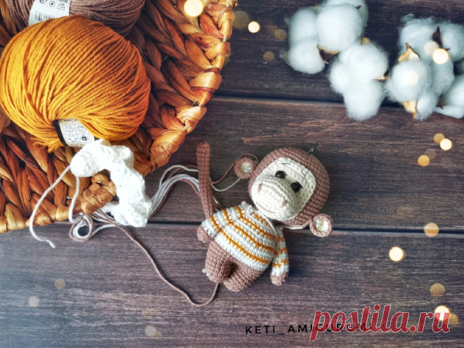 PDF Обезьянка крючком. FREE crochet pattern; Аmigurumi animal patterns. Амигуруми схемы и описания на русском. Вязаные игрушки и поделки своими руками #amimore - маленькая обезьянка, обезьяна, мартышка из обычной пряжи.