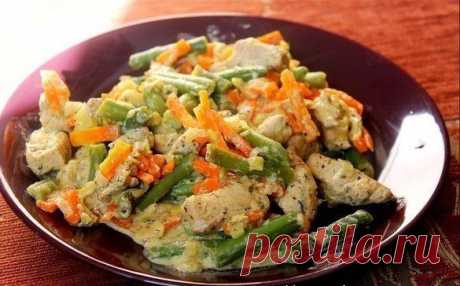Курица со стручковой фасолью и овощами в сливочном соусе | Вкуснолог...
