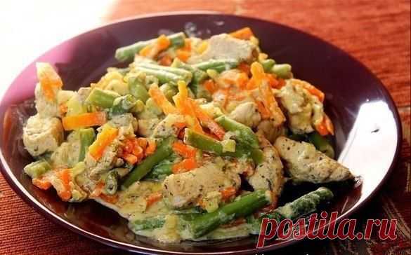 Курица со стручковой фасолью и овощами в сливочном соусе | Вкуснолог...