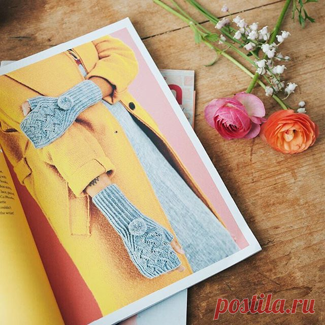 Love these Bon Bon mitts by Joji Locatelli in Phoebe Mercury, from Pom Pom Quarterly's 5th anniversary issue 21. Beautiful! Order a copy and the yarn to knit these from Quince, link in profile. We've also stocked the issue 1 reboot. Happy 5th,  @pompommag! 🎉🕊 #quincephoebe #quinceandco