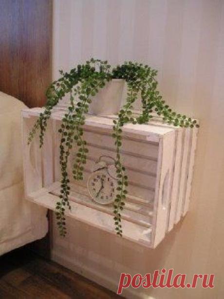 Прикроватная тумба из деревянного ящика