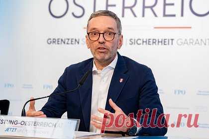 Правительство Австрии раскритиковали за покупку систем ПВО для защиты от России. Глава Австрийской партии свободы Херберт Кикль раскритиковал правительство страны за закупку систем противовоздушной обороны (ПВО) под предлогом защиты от России. «Даже не знаю, где должны стоять россияне, чтобы ракеты с дальностью 50 километров были эффективными», — высказался Кикль.