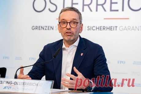 Правительство Австрии раскритиковали за покупку систем ПВО для защиты от России. Глава Австрийской партии свободы Херберт Кикль раскритиковал правительство страны за закупку систем противовоздушной обороны (ПВО) под предлогом защиты от России. «Даже не знаю, где должны стоять россияне, чтобы ракеты с дальностью 50 километров были эффективными», — высказался Кикль.