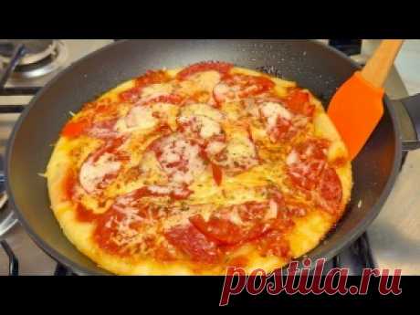 ПИЦЦА на сковороде Без замеса теста! За 5 минут работы. Быстрый и Вкусный Завтрак! Рецепт:Тесто:Мука-150 г ( стакан 250 мл с горкой)Вода теплая -150 млДрожжи сухие-1 ч.л.Сахар- 1 ч.л.Соль-  1/2 ч.л.Йогурт или кефир- 3 ст.л.Растительное ( оливковое) масло - 1 ст.л.Соус:Перетертые томаты-100 млСоль, черный перец по вкусуОливковое масло - 1/2 ст. л.Сахар -1/2 ч.л.Чеснок-1...