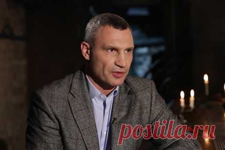Виталий Кличко высказался о политических взглядах Усика. Мэр Киева Виталий Кличко высказался об отношении к украинскому боксеру Александру Усику. Политик заявил, что спортсмен является проукраинцем, так как всегда представляет свою страну и поднимает украинский флаг. «Он всегда подчеркивает — я крымчанин, Крым — это Украина, я люблю Украину, я украинец», — добавил он.