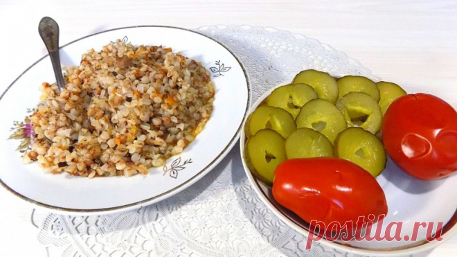 Готовим гречневую кашу с тушенкой Простой видео рецепт приготовления вкусной и сытной гречневой каши приготовленной с тушенкой и морковью с луком.Продукты для приготовления гречневой каши с тушенкой:Тушенка - 1 банка (у меня свинина весом 500 гр) Гречневая крупа - 2,5 стакана Вода питьевая - 1,5 л. Репчатый лук - 1 шт....