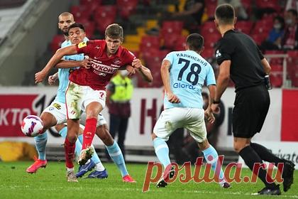 «Спартак» проиграл новичку РПЛ при родных трибунах. Московский «Спартак» проиграл «Нижнему Новгороду» в матче третьего тура Российской премьер-лиги (РПЛ) со счетом 1:2. Встреча прошла в Москве на стадионе «Открытие-Арена». Красно-белые пропустили два безответных мяча уже к 16-й минуте матча. У гостей отличились Кирилл Гоцук и Алексей Козлов.