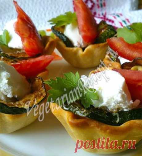 Закусочные корзиночки с сыром и овощами Закусочные корзинки с овощами и сыром - красивая и вкусная закуска для праздничного стола.