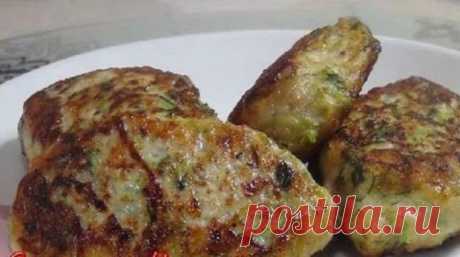Потрясающе вкусные, невероятно ароматные домашние котлеты. Божественно вкусные! 

Ингредиенты:

куриное филе &mdash; 400 грамм;
кабачки &mdash; 300-400 грамм;
куриное яйцо (крупного размера) &mdash; 1 штука;
зеленый лук;
свежая зелень (укроп и петрушка) по вкусу;
пшеничная мука &…