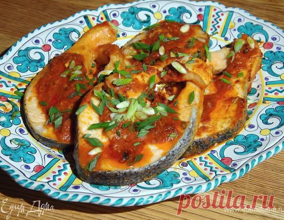 Пряные стейки из семги. Ингредиенты: семга стейки, лук зеленый, мука