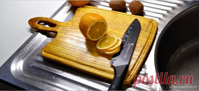 Разделочная доска из шелковицы Сломал я свою заслуженную досочку из черешни, 2016 года изготовления, специально по фоткам посмотрел, когда делал. Фотки той поры не сохранились, ни самой досочки, ни изготовления её, просто я делал сразу парой, вместе с лопаточками для сковородок. И один комплект подарил своим гостям. Вот их