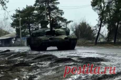 Танк ВС РФ продолжил вести огонь после прямого попадания из гранатомета. Мужество и высокий уровень профессионализма танкисты проявили на авдеевском направлении.