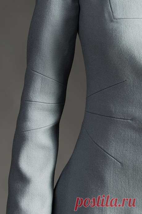(89) Innovative Pattern Cutting - coat design with radiating seams; sewing idea; close up fashion detail // Knapp AW14 | Schnittkonstruktionen 2 etc.