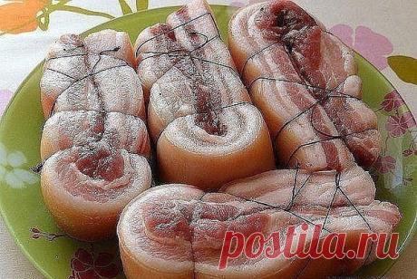 ВКУСНОЕ САЛО
Даже медики рекомендуют есть каждый день по кусочку сала, в нем содержатся полезные жирные кислоты.
Сало варенное в луковой шелухе, готовлю по этому рецепту сало несколько лет и всегда получается-объедение!
Показать полностью…