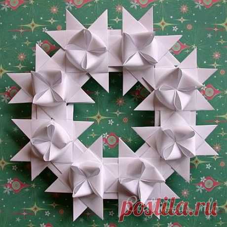 Christmas Crafts - Paper Crafts - German Star Paper Wreath