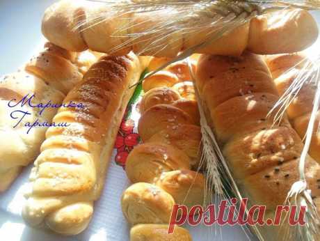 "ЧУДО-ХЛЕБ"
Автор - Маринка Гармаш

На сегодняшний момент, это самый любимый хлеб в нашей семье. Назвали его так детки, хлеб действительно"чудо", уже давно выпекаю по этому рецепту и вот решила поделится с вами. Что состав, что сам процесс поднятия теста в холодильнике вам покажется интересным ( на самом деле так и есть), рецепт подсмотрела у Жанны (внесла свои изменения).

Ингредиенты:

вода (молоко, молочная сыворотка) - 300 мл

сахар - 1 ч.л.

живые дрожжи - 20 гр.

сол...