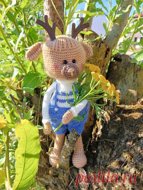 PDF Олежа крючком. FREE crochet pattern; Аmigurumi animal patterns. Амигуруми схемы и описания на русском. Вязаные игрушки и поделки своими руками #amimore - олень, оленёнок в штанишках.