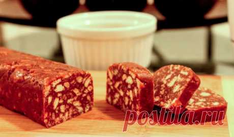 Шоколадная колбаса с изюмом / Простые рецепты