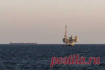 Раскрыт план G7 по потолку цен на российскую нефть. Страны «Большой семерки» (G7) хотят сохранить установленный потолок цен на российскую нефть на уровне 60 долларов за баррель. «"Группа семи" хочет сохранить потолок цен на российскую нефть на уровне 60 долларов за баррель», — сообщает издание.