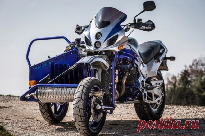 Внедорожный мотоцикл Suzuki с коляской (9 фото) | Чёрт побери У любого человека, родившегося на территории СССР/СНГ, мотоцикл с коляской ассоциируется с Уралом, но сайдкары не ограничиваются мотоциклами ирбитского завода. К примеру, внедорожный Suzuki GSX-F1000 с коляской — творение Марио Миаццона (Mario Miazzon). Некоторые особенности: — донор: Suzuki GSX-1000F 1995 (в сердце зверя четырехцилиндровый 1000-кубовый двигатель воздушного охлаждения) — двигатель: рабочий объем...