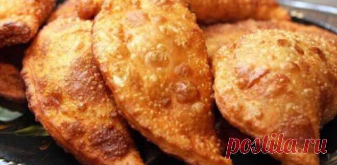 Самые вкусные чебуреки. Рецепт-находка! Самые вкусные чебуреки. Рецепт этих чебуреков для меня — находка! Во-первых, тесто замешивается обычной вилкой без помощи рук. Во-вторых, посуда остается чистой! И в-третьих, чебуреки получаются сказочно вкусными, хрустящими, пузырчатыми и сочными внутри! Очень рекомендую!