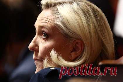 Ле Пен и ее отца обвинили в растрате средств ЕС. Прокуратура Парижа обвинила бывшего кандидата в президенты Франции Марин Ле Пен и 27 ее соратников в нецелевом расходовании средств Евросоюза (ЕС). Городская прокуратура требует расследовать участие в схеме по растрате средств в период с 2004 по 2016 годы. В растрате также обвинили отца Ле Пен Жан-Мари.