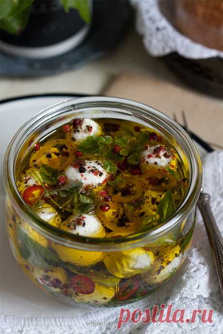 Mozzarella marynowana w oliwie ze świeżymi ziołami - WHITE MORNING