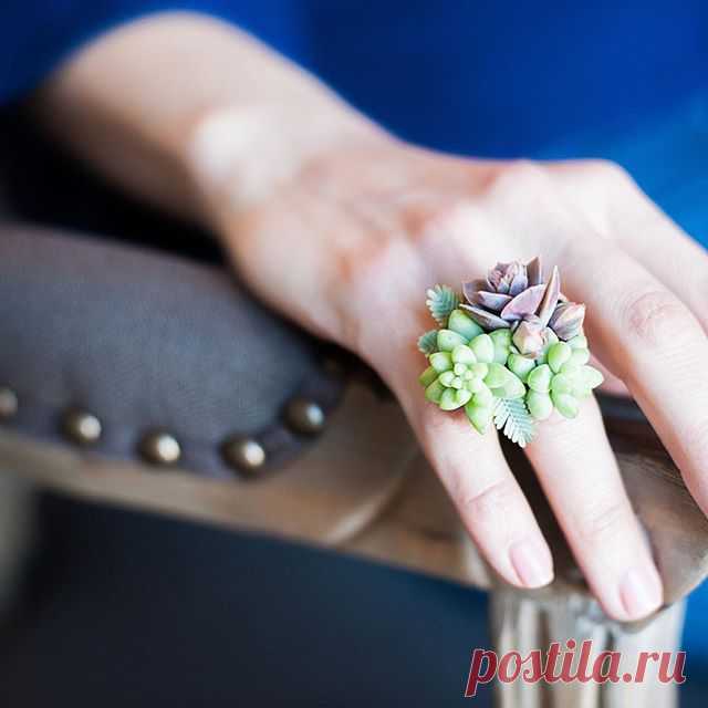 ring CONTEST results!
It was real fun to read all 276 guesses! There were many close ones, but only @somethingnicole hit it on the head- 2 hours, 17 minutes, or just under 3 minutes per ring! 💫
Congrats, Nicole!
Photo: @agirlinlove