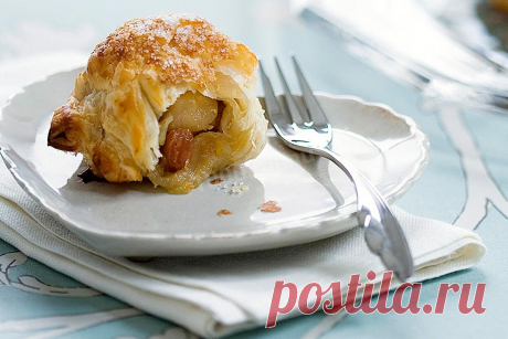 Слойки с яблоками из слоеного дрожжевого теста рецепт с фото - 1000.menu