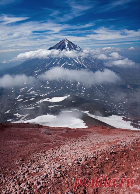 Colourful Kamchatka - The volcano Koryak (3456.м) the Picture is made at an ascension on the next volcano of Avacha (2741 m.)   |   Pinterest • Всемирный каталог идей