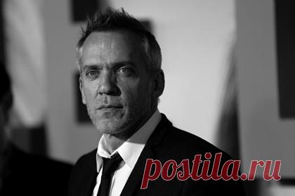 Умер режиссер «Далласского клуба покупателей». Умер режиссер картины «Далласский клуб покупателей» Жан-Марк Валле, ему было 58 лет. Канадский режиссер получил премию «Эмми» и премию DGA за сериал «Большая маленькая ложь», а также был номинирован на «Оскар» за постановку «Далласского клуба покупателей».