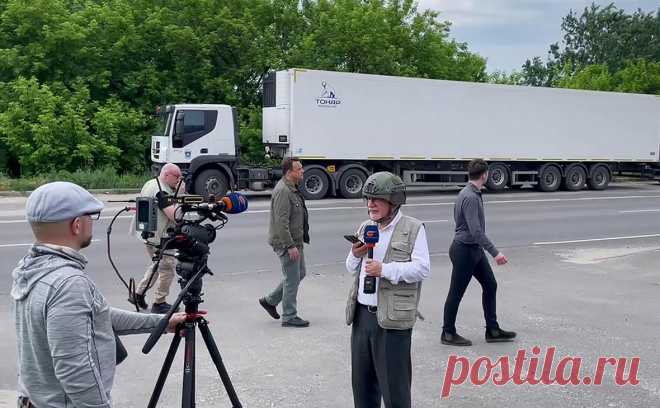 Иностранных журналистов допустили в район обмена телами с Украиной. Зарубежные журналисты приехали в Брянскую область и осмотрели холодильные камеры с телами солдат ВСУ, которые Россия подготовила к передаче украинской стороне, сообщает «РИА Новости».