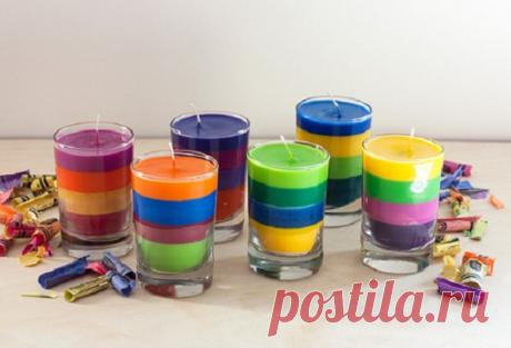 Никогда бы не догадалась использовать цветные мелки таким образом! Получается завораживающее украшение…