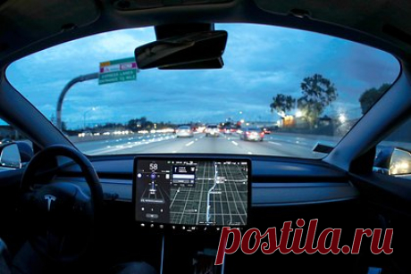 Идею лицензировать автопилот Tesla на других автомобилях оценили. Аналитики оценили идею лицензировать автопилот Tesla на автомобилях других брендов. По мнению аналитика Джина Мюнстера, решение Илона Маска предоставить функцию помощи водителю Full Self-Driving (FSD) другим автопроизводителям поможет Tesla увеличить доход — до 20 миллиардов долларов ежегодно.
