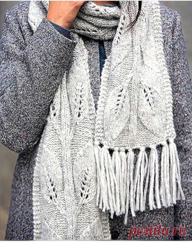 Шарф узором с листьями спицами. / knittingideas.ru