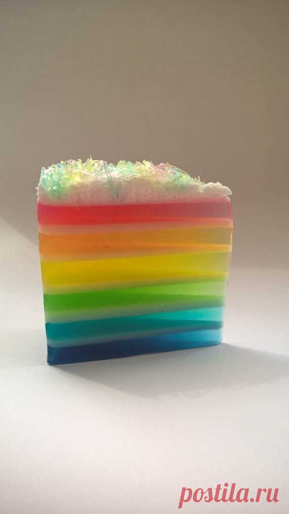 Rainbow Soap Cake Slice These luxurious cakes are packed with skin softening oils and moisturising glycerine, as well as fine fragrances – perfect to give as gifts, party favours, or just to treat yourself! Each slice comes wrapped and ready to use. Whole cakes available upon request.  These beautiful slices of Rainbow soap have an amazing scent reminiscent of Refreshers sweets and are guaranteed to brighten up any bathroom! Place them on a windowsill with the morning sun ...