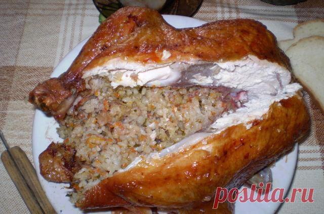 Курицу фаршируем гречкой духовка. Гречка, жареный лук, морковь.