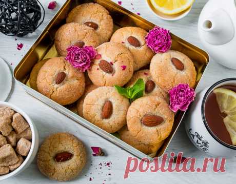 Амаретти по-сардински на Вкусном Блоге Есть у меня перед вами даааавний должок – еще со времен поездки на Сардинию. Это рецепт миндального печенья амаретти от сардинской бабушки-мастерицы, которая в местной кулинарной школе учит молодых поваров готовить традиционные десерты. Печенье довольно сладкое. Но очень вкусное – просто невозможно оторваться, особенно с несладким чаем вместе 🙂 Для…