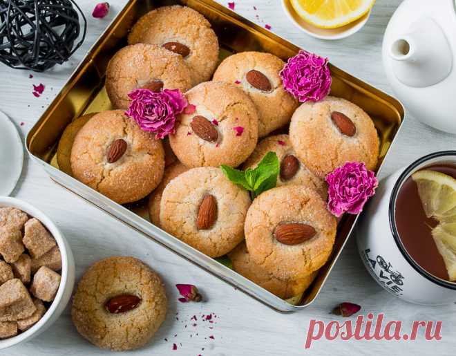 Амаретти по-сардински на Вкусном Блоге Есть у меня перед вами даааавний должок – еще со времен поездки на Сардинию. Это рецепт миндального печенья амаретти от сардинской бабушки-мастерицы, которая в местной кулинарной школе учит молодых поваров готовить традиционные десерты. Печенье довольно сладкое. Но очень вкусное – просто невозможно оторваться, особенно с несладким чаем вместе 🙂 Для…