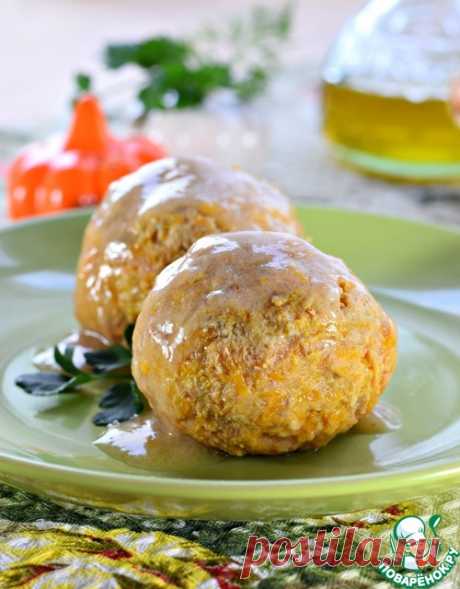 Тыквенно-мясные тефтели - 
Фарш мясной — 450 г
Тыква — 250 г
Лук репчатый — 100 г
Крахмал — 1 ст. л.
Мука пшеничная / Мука — 1 ст. л.
Масло растительное — 2 ст. л.
Вода — 400 мл
Соль — по вкусу
Специи — по вк

Источник: https://www.povarenok.ru/recipes/show/150756/