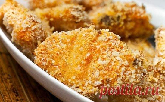 Полезные куриные нагетсы без масла,без муки и прочих вредностей!
🔸на 100 грамм - 120.03 ккал🔸Б/Ж/У - 21.77/1.77/4.52🔸
Ингредиенты:
Куриная грудка (1кг)
3 яичных белка
Приправы по вкусу
Панировочные сухари(ржаные),я брала обычную клетчатку/отруби.
Приготовление:
Измельчаем в блендере куриную грудку, добавляем специи. Скатываем шарики из полученного фарша. Обмакиваем каждый сначала в яичном белке, потом обваливаем в панировке 
Противень застилаем пергаментом, выкладываем наши наггетсы и запек