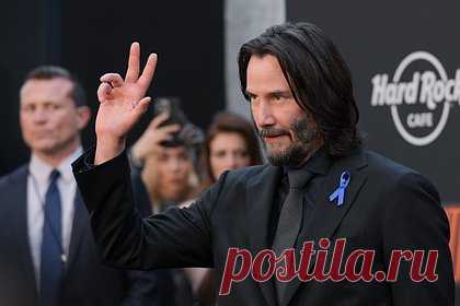 Киану Ривз разбил каскадеру голову на съемках фильма «Джон Уик». Киану Ривз рассказал о том, как однажды разбил голову каскадеру во время съемок фильма «Джон Уик». Артист не стал делиться подробностями случившегося, однако добавил, что на площадке члены съемочной группы получали различные травмы. По его словам, одного из каскадеров сбила машина и он оказался в больнице.