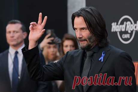 Киану Ривз разбил каскадеру голову на съемках фильма «Джон Уик». Киану Ривз рассказал о том, как однажды разбил голову каскадеру во время съемок фильма «Джон Уик». Артист не стал делиться подробностями случившегося, однако добавил, что на площадке члены съемочной группы получали различные травмы. По его словам, одного из каскадеров сбила машина и он оказался в больнице.