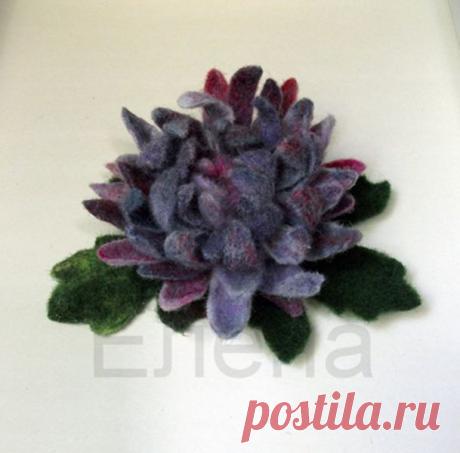 Брошь &quot;Хризантема&quot; выполнена из шерсти, не предназначена для крепления на легкие ткани (шелк, шифон и т. д., если только не будет использоваться зажим, который не портит тонкую ткань). Крепление может быть булавкой, может быть булавкой и зажимом вместе, или только зажимом.  Не разлохматятся со временем.