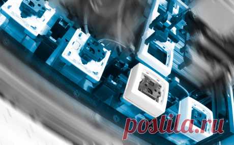 Французский производитель электрооборудования Legrand уйдет из России. Legrand работала в России с 1993 года, здесь у нее два завода. В связи с уходом из страны компания ожидает обесценивания активов на €150 млн