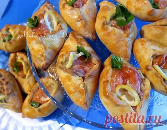 Расстегаи с рыбой. Ингредиенты: пшеничная мука, яйца куриные, дрожжи сухие