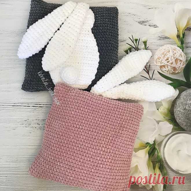Плюшевая подушка с зайчиком крючком | Hi amigurumi