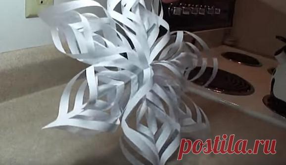 Марии понадобилось сделать всего 5 надрезов, чтобы создать необыкновенно красивую снежинку...